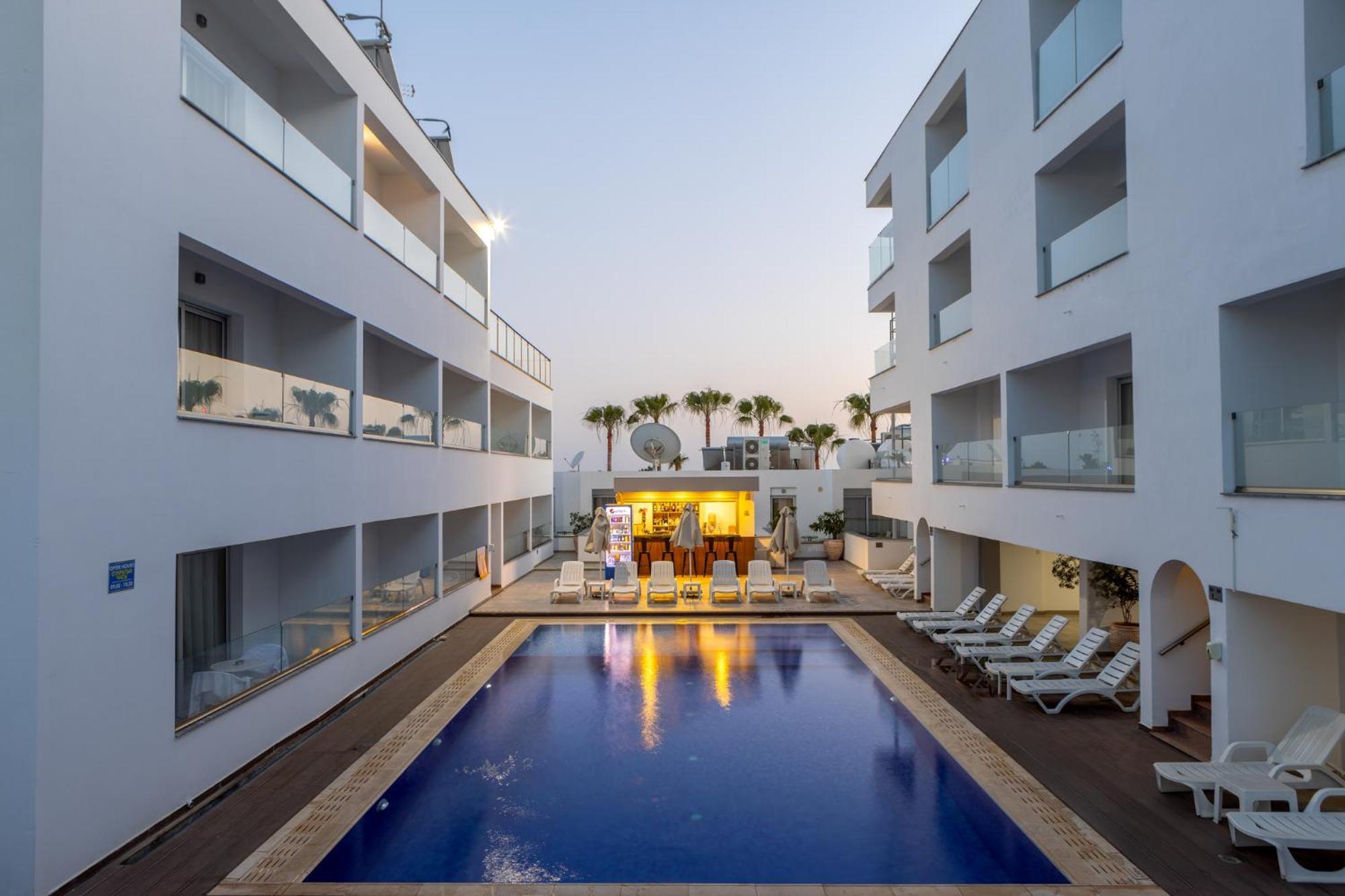 Milea Hotel Ayia Napa Eksteriør billede